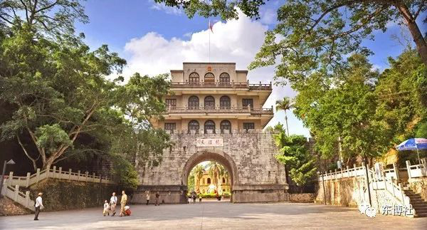 友誼關(guān)關(guān)口 龐立堅(jiān)攝 友誼關(guān)關(guān)口 龐立堅(jiān)攝